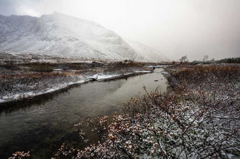 Долина реки Малой Белой под первым снегом.photo preview