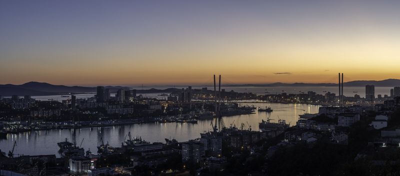 Россия, Приморский край, Приморье, Владивосток, бухта Золотой рог, Золотой мост, закат, В бухте Золотой рог на закате фото превью