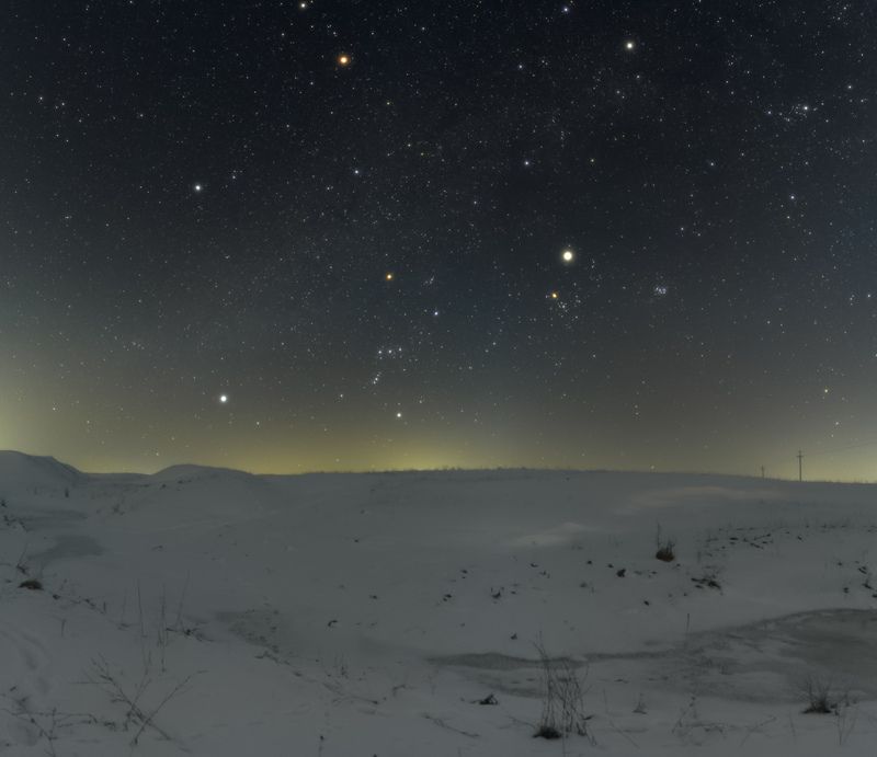 Замёрзший ручей на фоне зимнего небаphoto preview