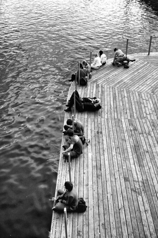 люди, пристань, москва-река, вода, набережная Каждый отдыхает по своемуphoto preview