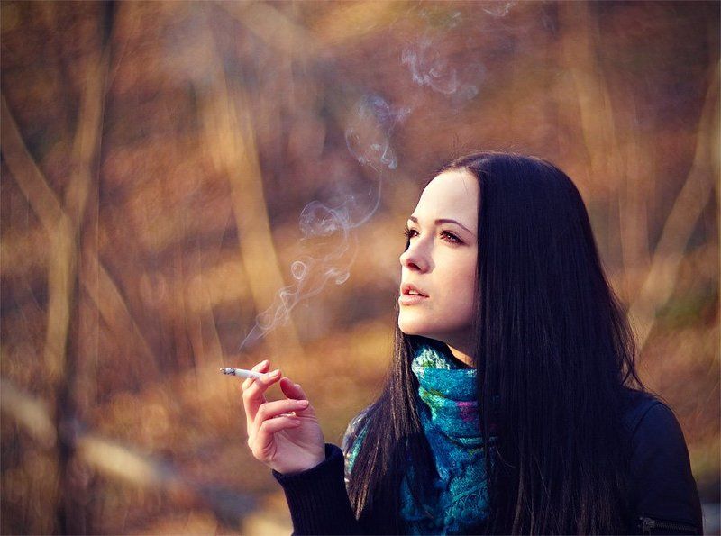 лена, сигарета, табак, дым, лес, весна Smoke girlphoto preview