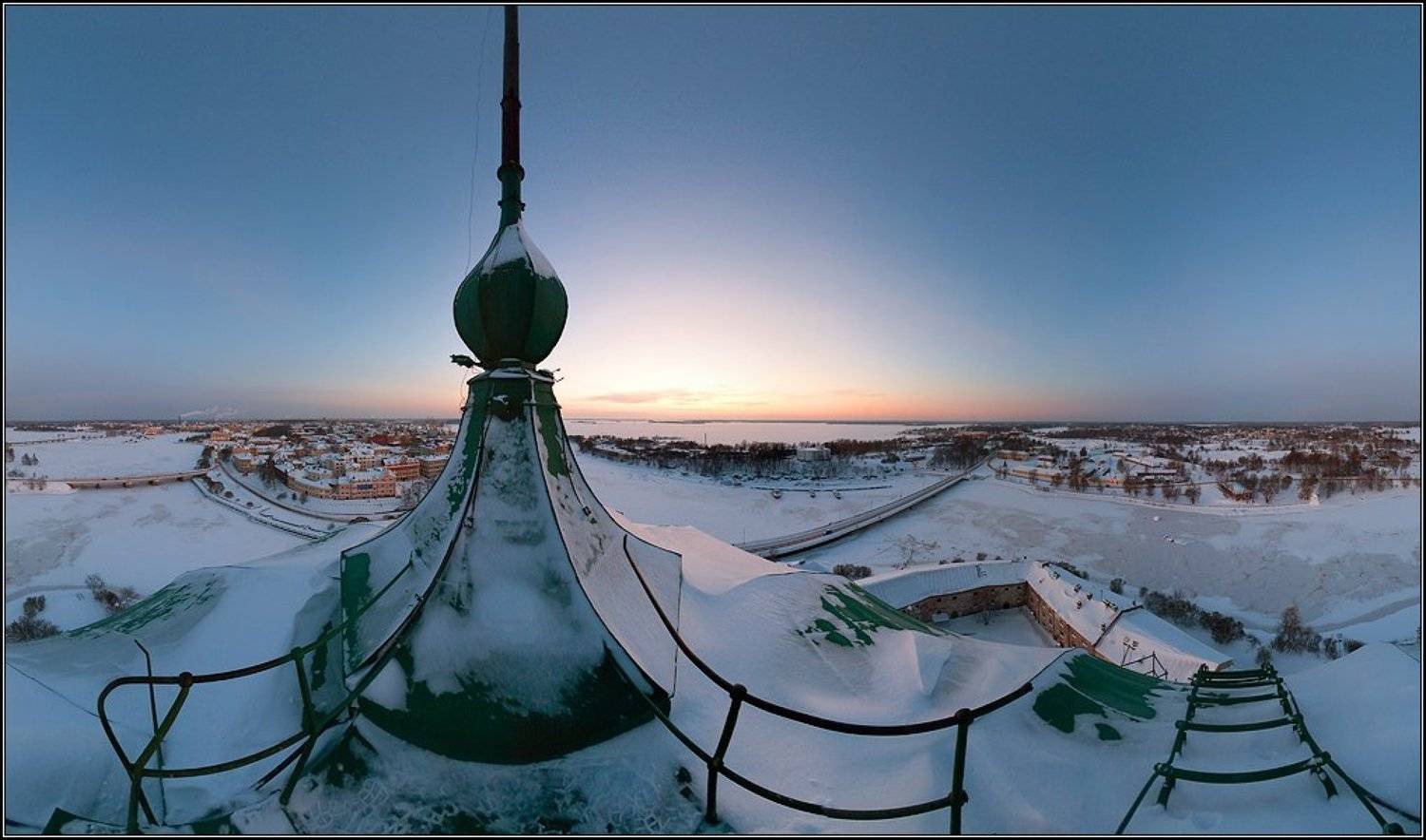 Выборгский замок. Шпиль. Северная сторона.. Автор: Михаил выборг, замок, закат, Михаил