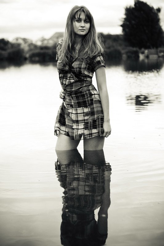 портрет, пруд, лето, чб Оляphoto preview