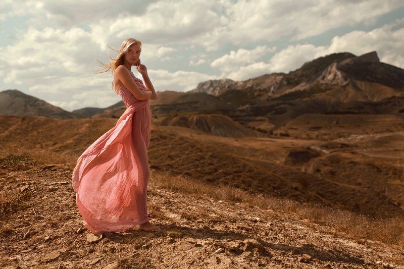 летою горы, отдых, девушка, ветер, ткань Summer brezephoto preview