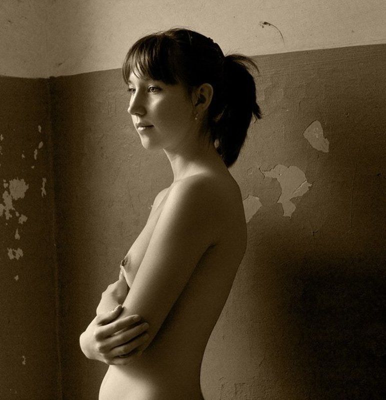 perec, подъезд, девушка, ню В поисках равновесияphoto preview