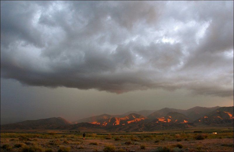 киргизия, иссык-куль, горы Гроза над Иссык-Кулемphoto preview