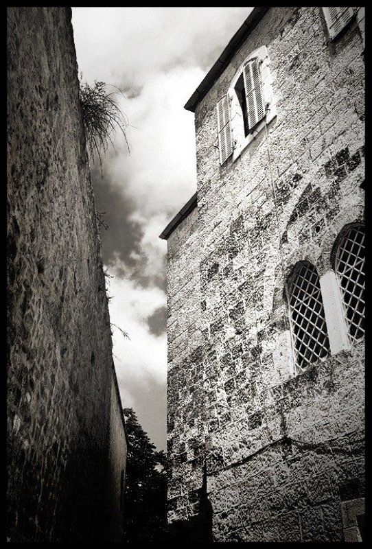 Улочка в Армянском кварталеphoto preview