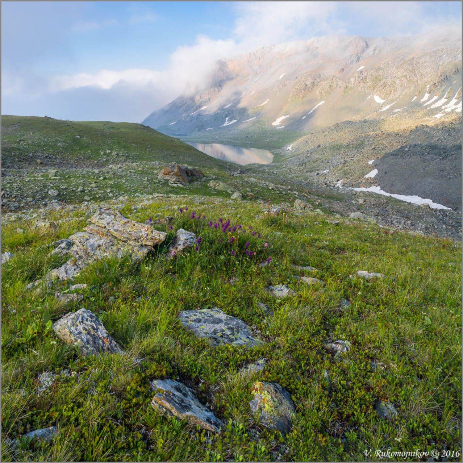 Над Агурскими озерами. Автор: Рукомойников Валентин Горы, Закат, Кавказ, Камни, Озера, Рукомойников Валентин