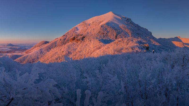 ставропольский край, ставрополье, кавминводы, закат, закатное, иней, зимний, синий, розовый, бештау, в снегу, снежное, вершина, гора, лес, Светphoto preview
