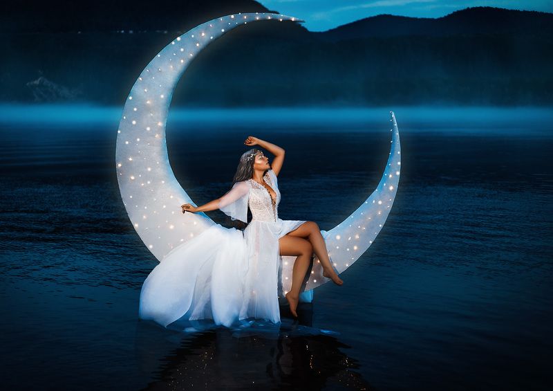 Lady of the Moonphoto preview