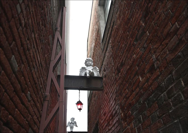 Красный фонарьphoto preview