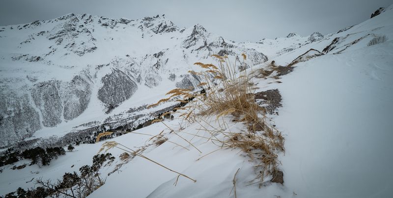 Россия, Кабардино-Балкария, Приэльбрусье, вид с горы Терскол на Баксанское ущелье В горах Кавказаphoto preview