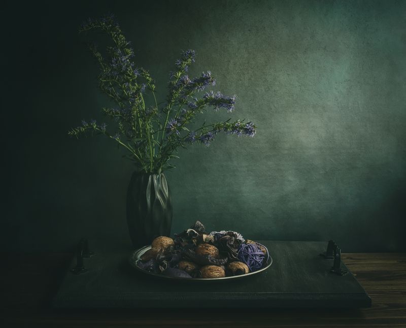 натюрморт, цветы, сухоцветы, иссоп, иссоп синий, ваза, приглушённый свет, дзен Созерцание с натюрмортом..photo preview