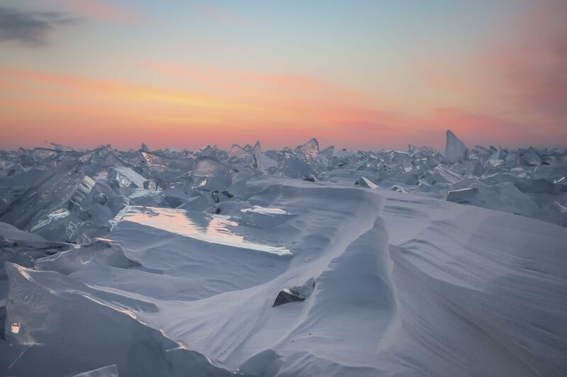 Байкал. Рассветная симфония льда и солнцаphoto preview
