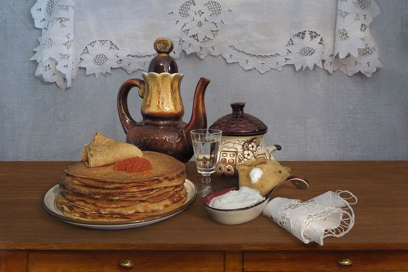 натюрморт,масленица,блины,рюмка,кувшин,сметана,икра Масленицаphoto preview