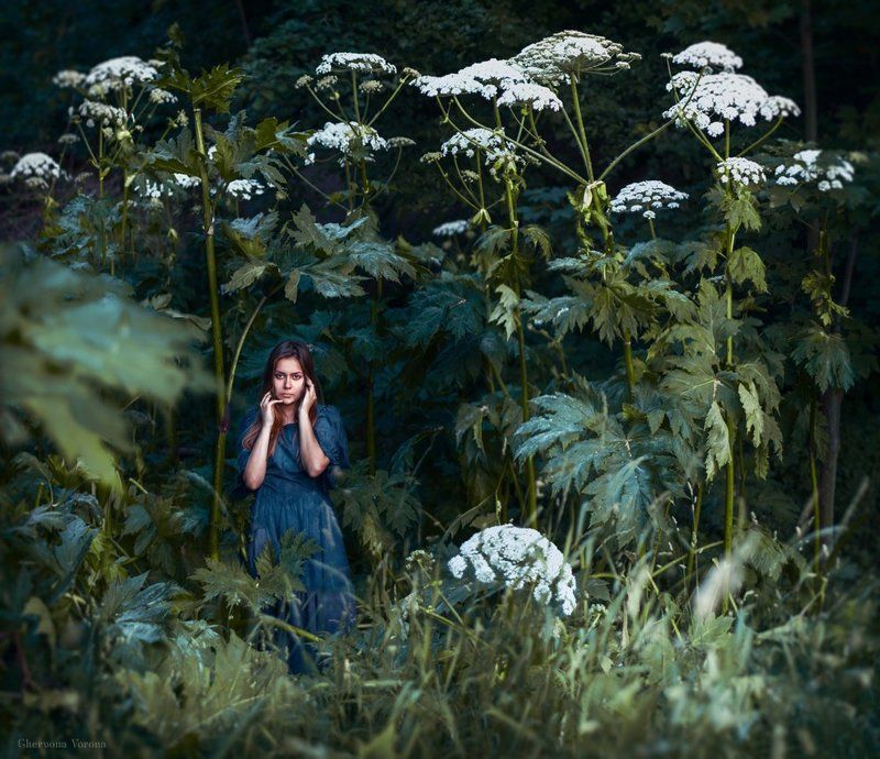 девушка, чветы, растения, природа Дюймовочкаphoto preview