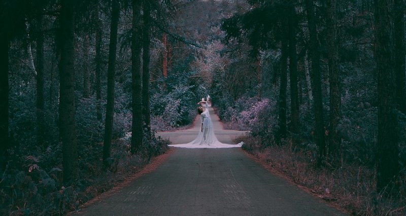 she dreams of paradisephoto preview