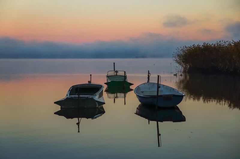 озеро, пейзаж, облака, отражение, утро Лодки фото превью