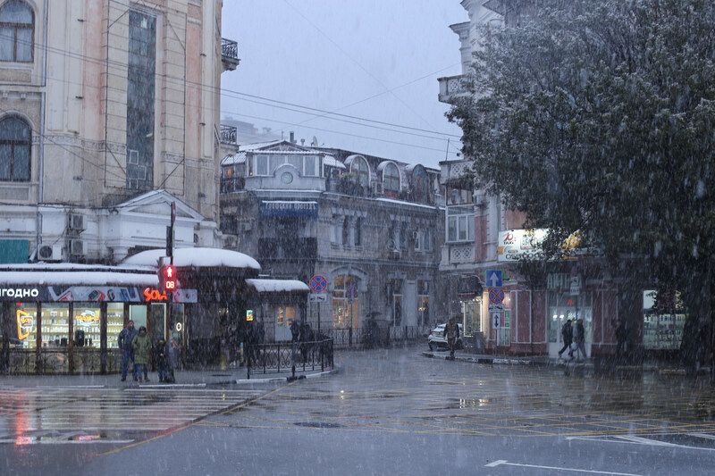 ялта, февраль Перекрёстокphoto preview