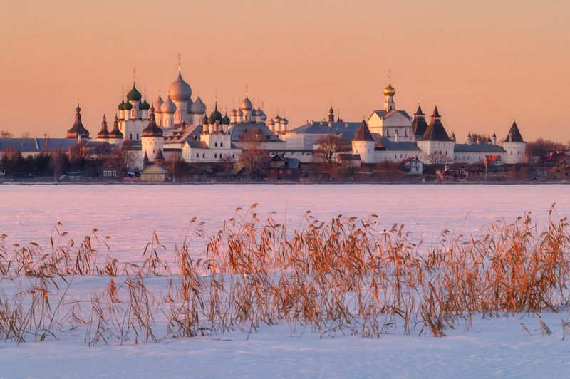 ростов великий, ярославская область, россия, храм, церковь, православие, монастырь, зима, вечер, закат, озеро неро, кремль Камыш и кремльphoto preview