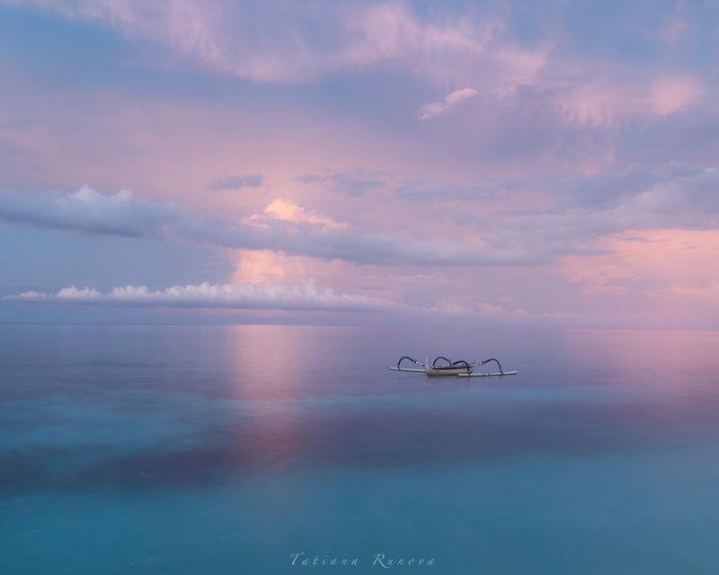 Прощальный закат на острове Сумба фото превью