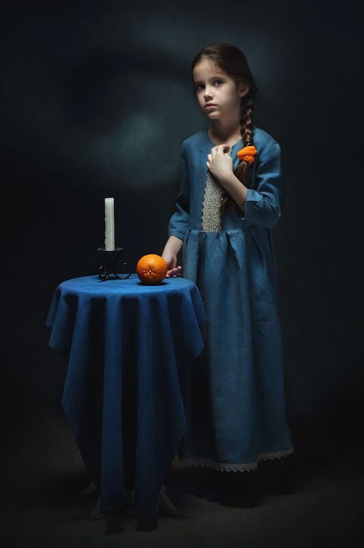 Девочка с апельсиномphoto preview