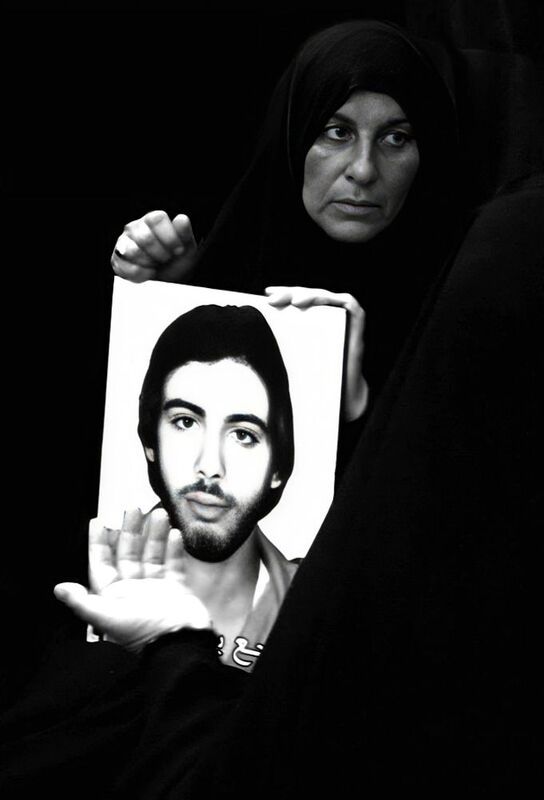 It was a rainy night and the ground was muddy. I went to you and I was leaning against the walls. I was looking for you, but I did not find you.photo preview