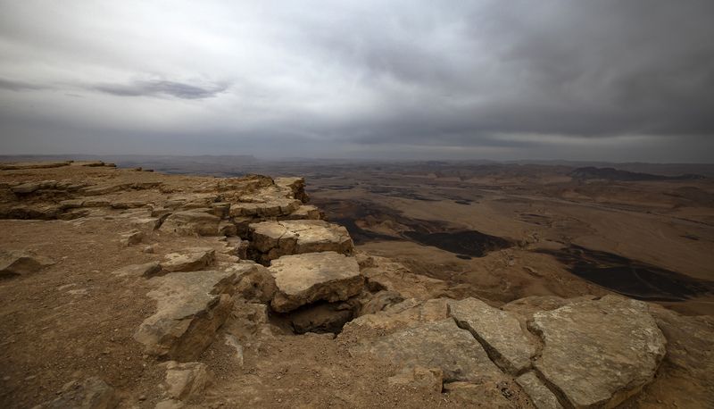 Кратер Рамон в пустыне Негевphoto preview