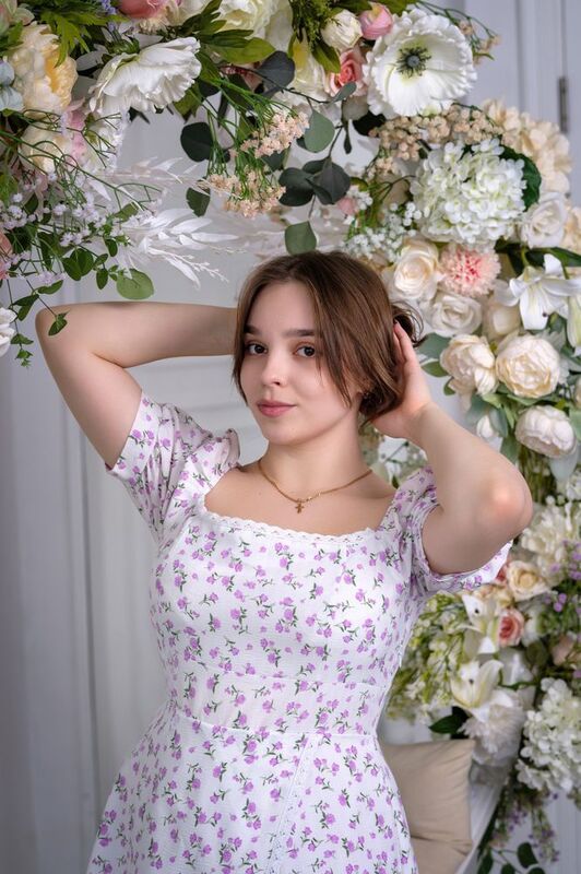 девушка в цветах, цветы Цветыphoto preview