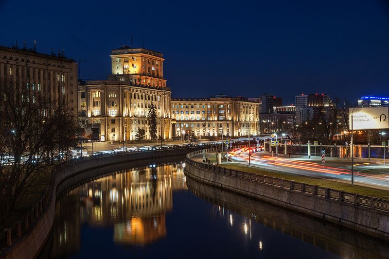 Москва ночь Яуза отражение в Яузеphoto preview