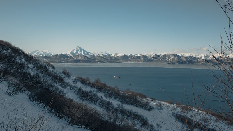 ммишнная сопка,камчатка,вулкан,весна,петропавловск-камчатский Вид на Вилючинскийphoto preview