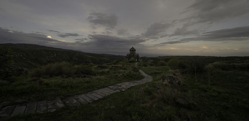 Армения, Арагацотнская область, гора Арагац, крепость-замок Амберд, церковь ХI века Арменияphoto preview