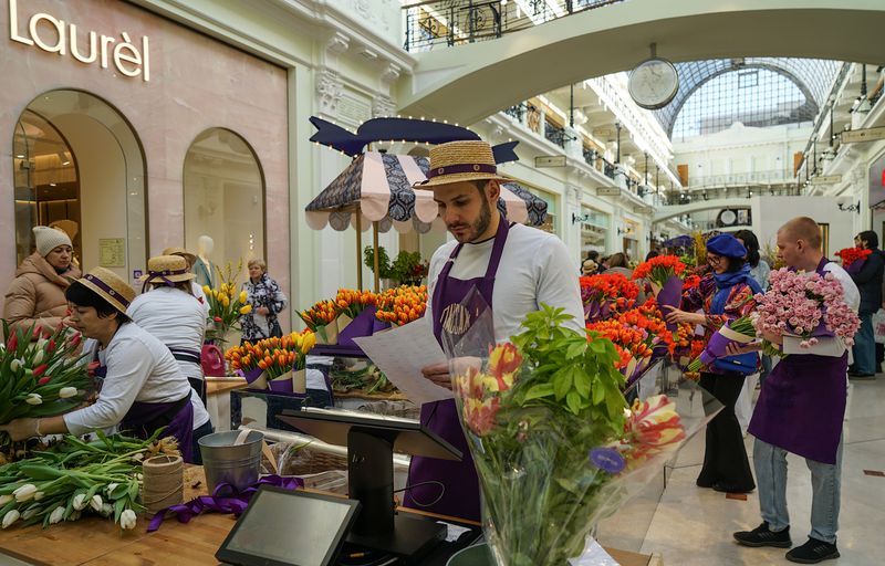 праздничная суета фото превью