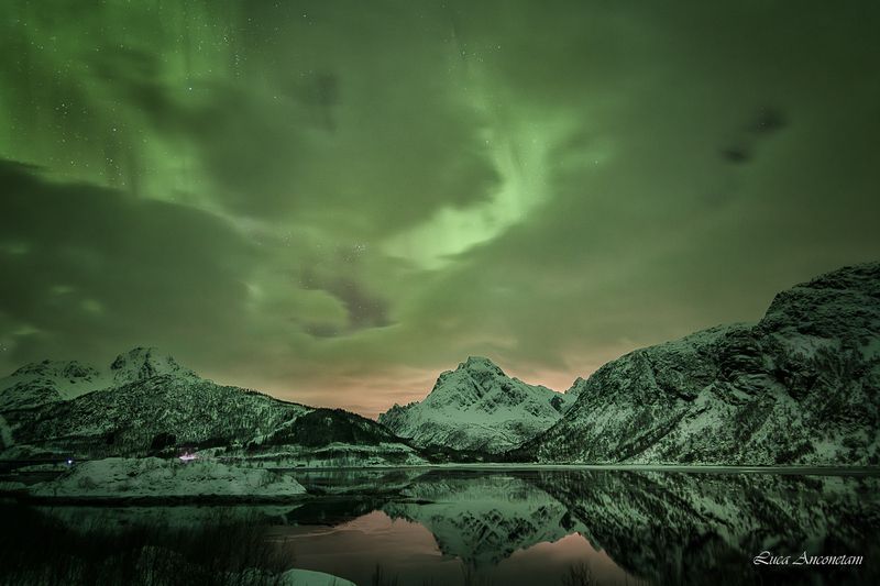 travel aurora boreale northern lights norway landscape winter sea reflex nature night Northern lights фото превью