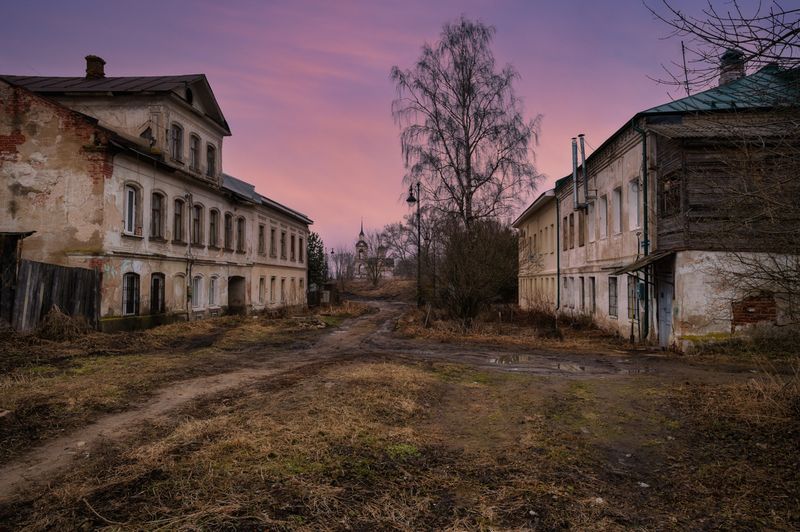 ростов великий, ярославская область, россия, весна, вечер, закат, старина, улица, церковь 200 лет спустяphoto preview