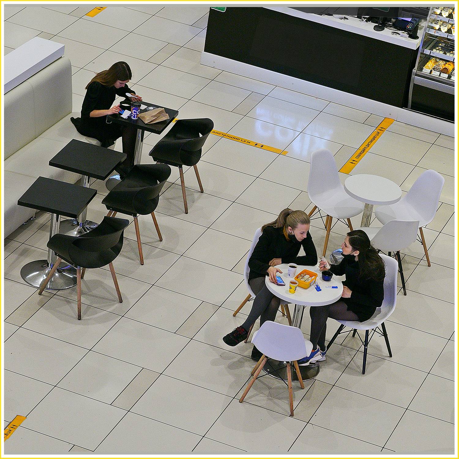 В кафе. Автор: Vera Trandina кафе, стрит фото, люди, Vera Trandina