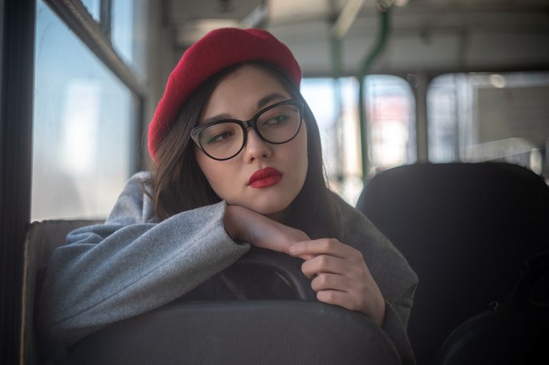 модель, берёт, очки, автобус, ретро, папижанка, девушка, азиатка, ногайцы ДЕВУШКА В БЕРЕТЕphoto preview