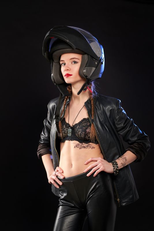 Beautiful girl in the studiophoto preview