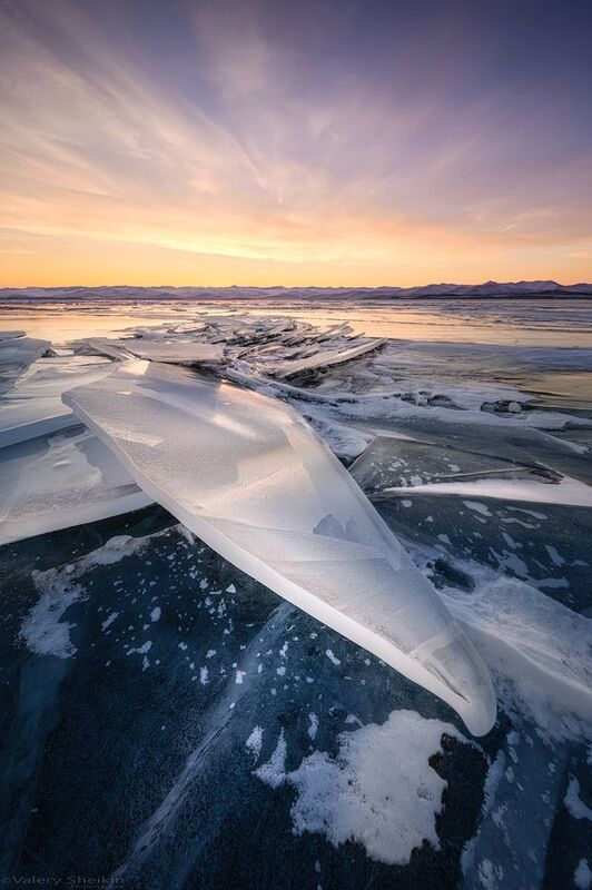 Лёд Байкала многогранен...photo preview