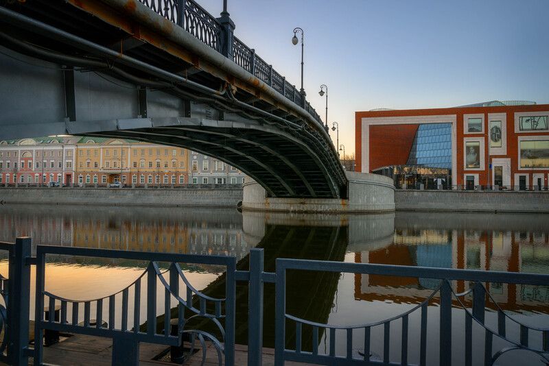 москва, мост, третьяковка У Лужкова мостаphoto preview