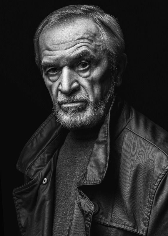 Stranger photo preview