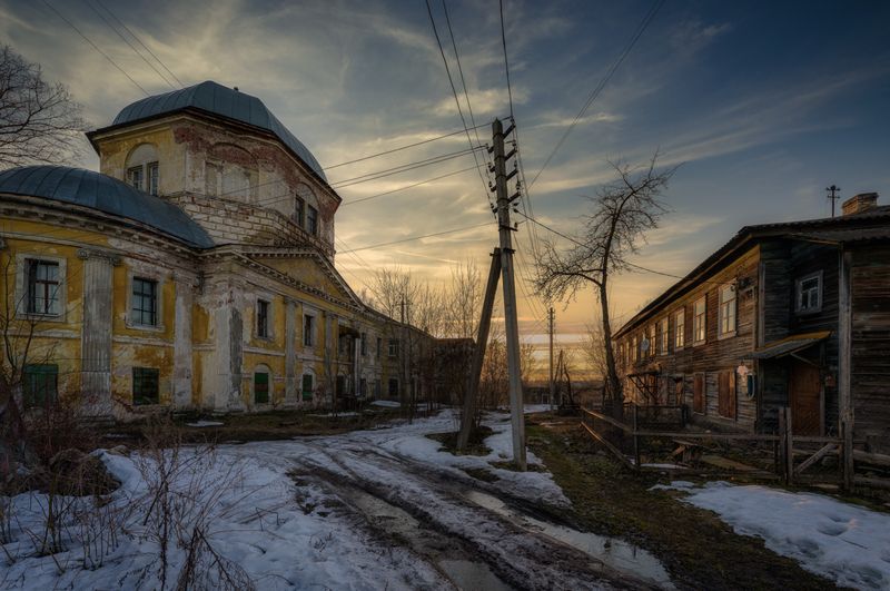 торжок, тверская область, россия, весна, вечер, закат, старина, улица, церковь Грустьphoto preview