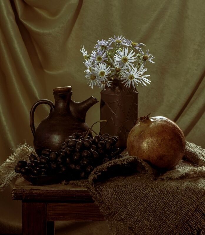 фрукты, гранат, кувшин, ромашки Виноград с гранатом.photo preview