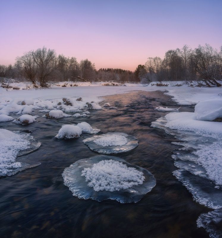 Ледяные медузы на перекатеphoto preview