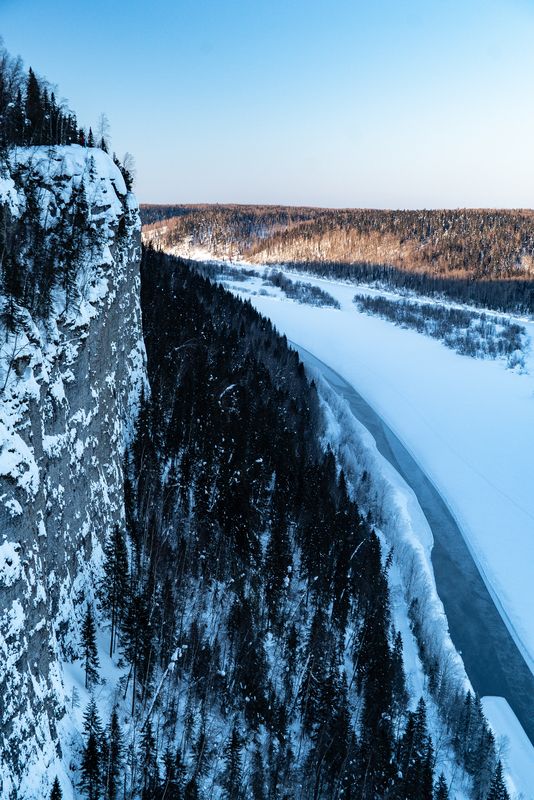Россия, Пермский край, Красновишерск, река Вишера, Камень Ветлан,  Камень Ветлан в мартеphoto preview