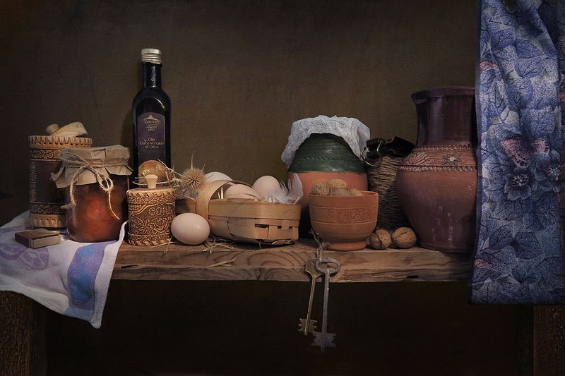 натюрморт,полочка,кувшин,варенье,соль,яйца,бутылка,спички,занавеска,орехи,ключи На полочке в подвалеphoto preview