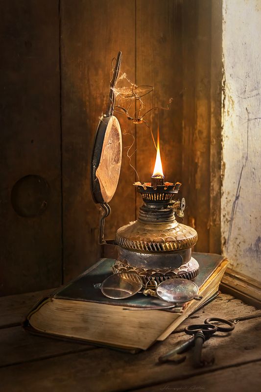 Csendélet régi lámpávalphoto preview