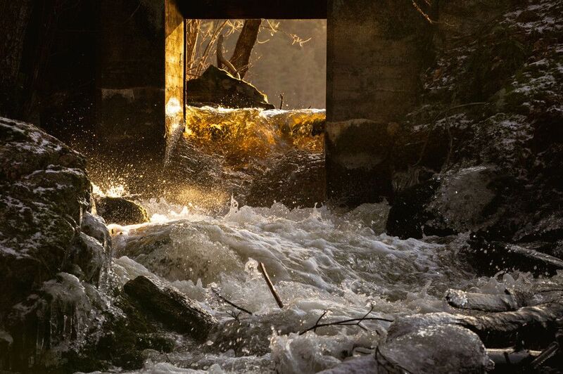 озеро, вода Весенние потокиphoto preview