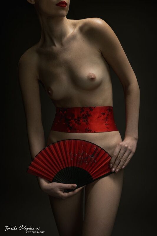 Дама с вееромphoto preview