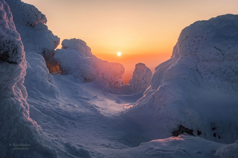 Восхитительный рассвет на Помяненном камне фото превью